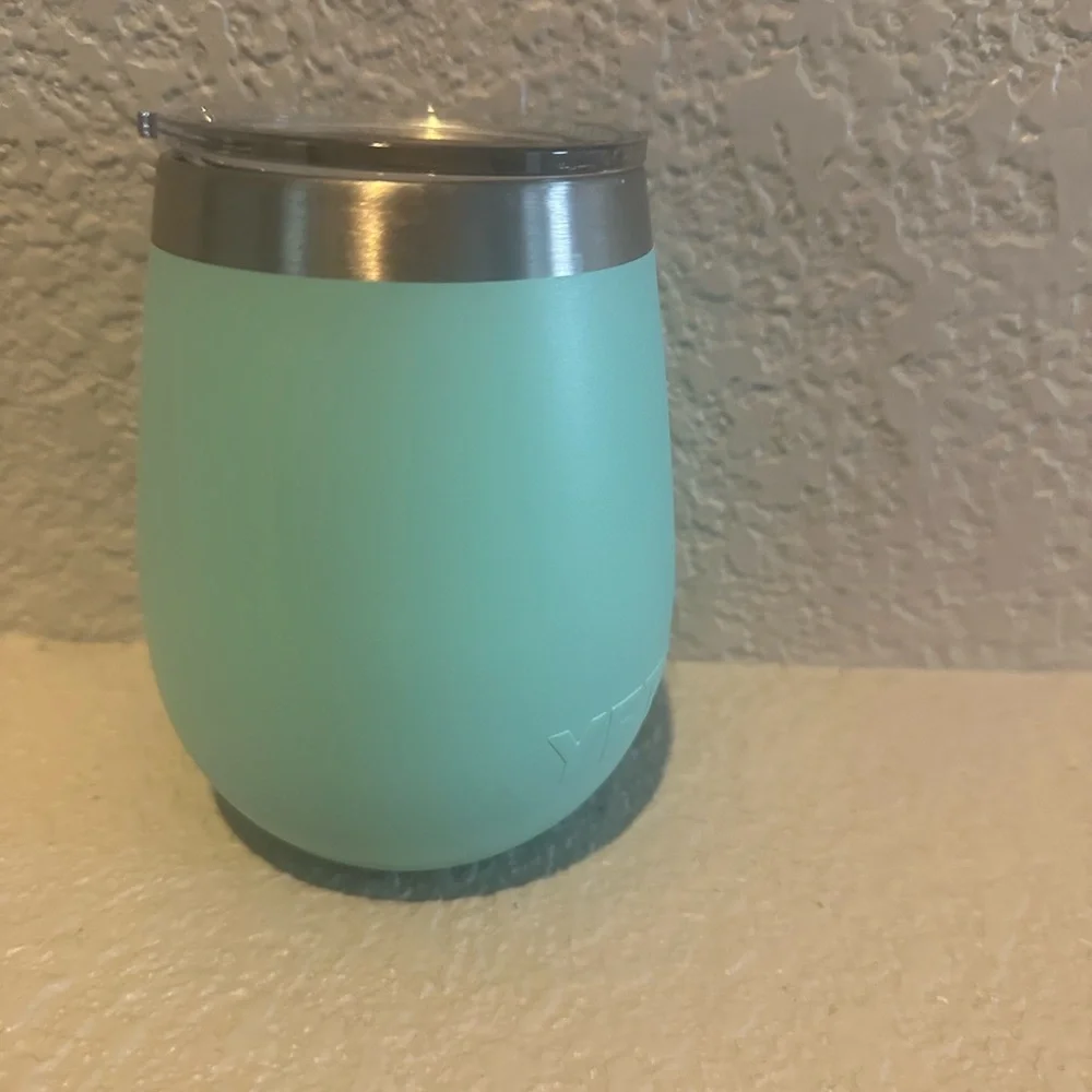 Yeti wine tumbler